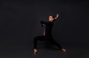 Obraz premium the guy is dancing