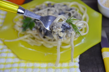 Pasta with mushrooms and cheese sauce