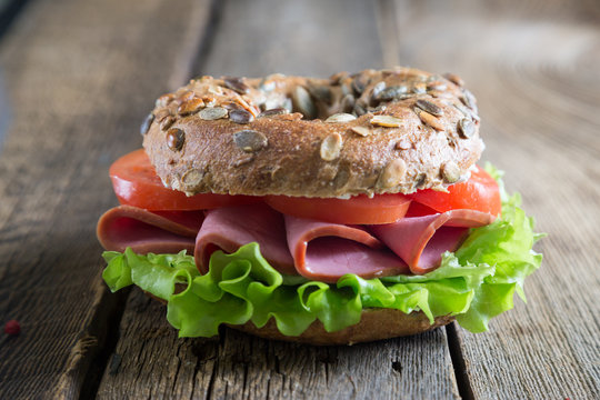 Bagel with meat and vegetables