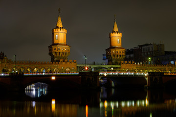 Oberbaumbrücke bei Nacht - obrazy, fototapety, plakaty