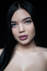 Obraz premium portret szczegół. Doskonała, świeża, młoda skóra. Długie rzęsy, piękne usta