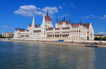 Fototapeta premium The Hungarian Parliament Building on the bank of the Danube in Budapest