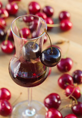 Cherry liquor and juicy berries .