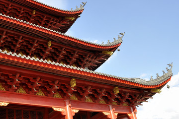 Obraz premium Chinese style temple roof against blue sky background
