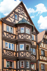 Fototapeta premium Saverne. Bois sculpté sur la maison Katz, Monument historique, Alsace. Bas Rhin. Grand Est 