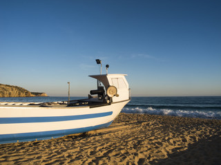Fischerboot am Strand
