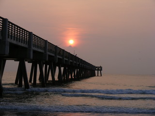 Fototapeta na wymiar sunrise at pier