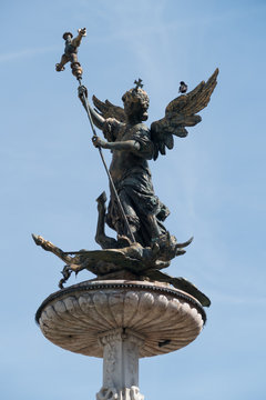 Bronze Statue Engel und Teufel, Sieg über Gut und Böse