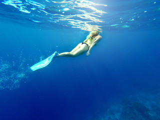 girl dives into the sea