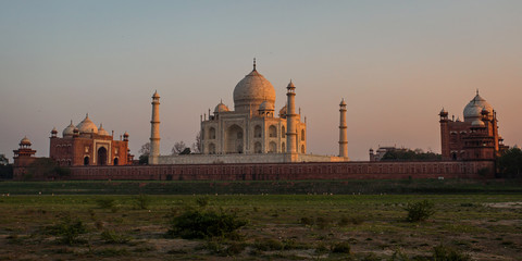 Fototapeta na wymiar The backsite of the Taj Mahal at sundown in Agra in India