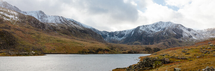 Fototapeta na wymiar Mountains and Lakes in Snowdonia