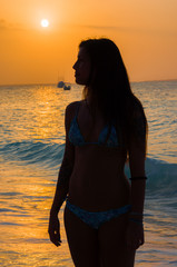 Ragazza al tramonto 2