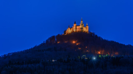 Obraz premium Hohenzollern at night