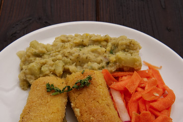 Red lentil with broccoli and millet croquettes on a table