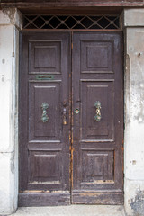 Obraz na płótnie Canvas italian door in small village,