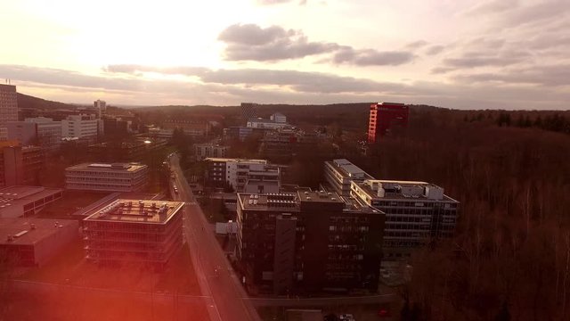 Flug über Universitätsgelände mit Skyline IT Campus Saarland 4k PRORES Footage