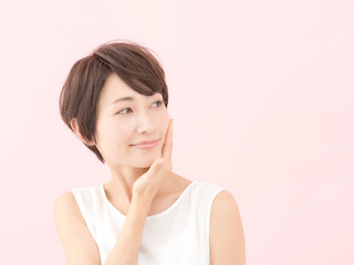 Fototapeta premium 女性・ピンクバック