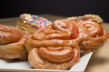 Obraz na płótnie Canvas fresh donuts on a plate