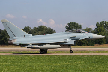 D&uuml;senj&auml;ger rollt nach den Einsatz zur Wartung