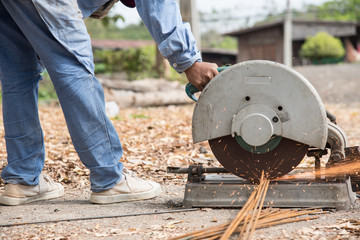 Steel bar cutter machine