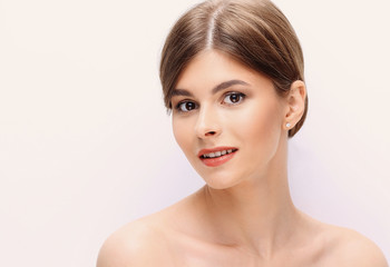 Naklejka premium closeup face of a beautiful young woman.