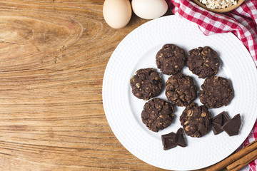 Oat cookies with chocolate