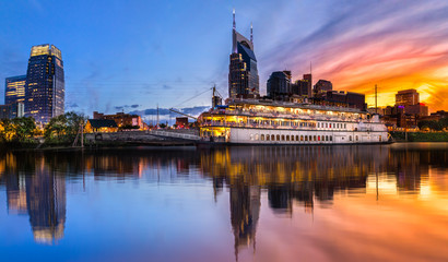 Fototapeta na wymiar Nashville skyline with boat