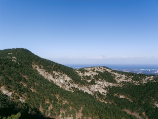 Obraz premium Big korean mountains and Japanise sea on the background. Seoraksan National Park. South Korea