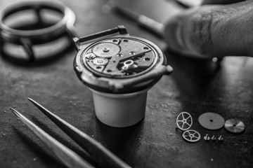 Fototapeta premium Watchmaker is repairing the mechanical watches in his workshop