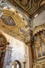 Fototapeta na wymiar Dôme d'Amalfi, cathédrale italienne