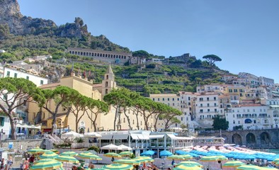 plage d'Amalfi sur la côte amalfitaine en italie