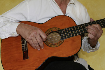 Gitarist spielt spanische akustik Gitarre Flamenco