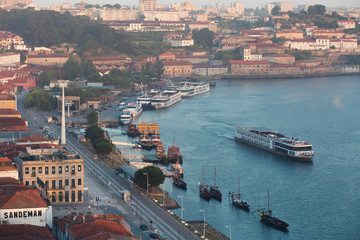 Fototapeta na wymiar Duoro river in Porto 2