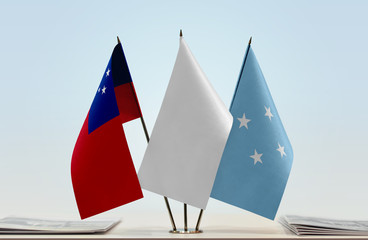 Flags of Samoa and Federated States of Micronesia with a white flag in the middle