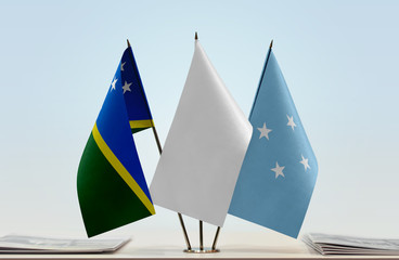 Flags of Solomon Islands and Federated States of Micronesia with a white flag in the middle