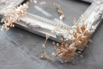 Golden wedding jewelery hair