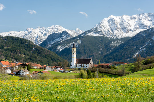 Pfronten im Allg&auml;u im  Fr&uuml;hling
