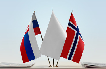Flags of Slovakia and Norway with a white flag in the middle