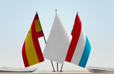 Flags of Spain and Luxembourg with a white flag in the middle