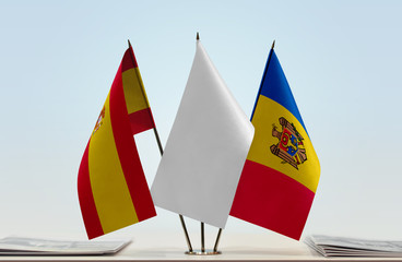 Flags of Spain and Moldova with a white flag in the middle