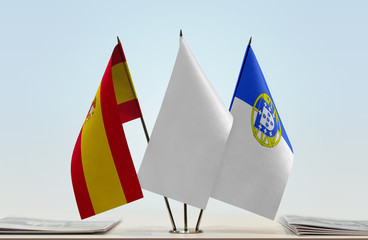 Flags of Spain and Portugalicia with a white flag in the middle