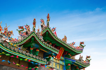 Naklejka premium Chinese eaves under the sky