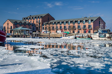 Heiligenhafen Ostssee im Winter mit Eisgang