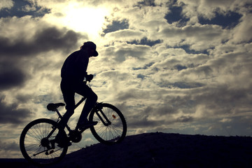 Obraz premium Silhouette of Mountain bike.Sport and healthy life.Extreme sports.Mountain bicycle and man.Life style outdoor extreme sport