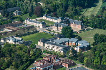 vue aérienne du château de Grignon dans les Yvelines en France