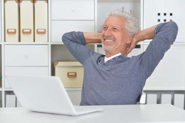 Fototapeta premium senior man using laptop