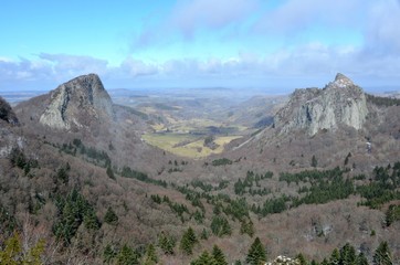Fototapeta premium Les Roches Tuilière et&nbsp;Sanadoire, Auvergne, France