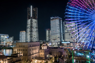 Fototapeta premium 横浜みなとみらいの夜景 全館点灯時のビル群と観覧車５