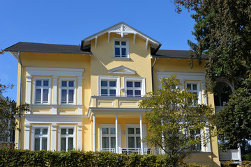 Typische Bäderarchitektur in Göhren auf Rügen