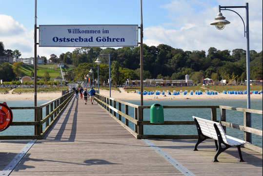 Seebr&uuml;cke und Strand von G&ouml;hren auf R&uuml;gen